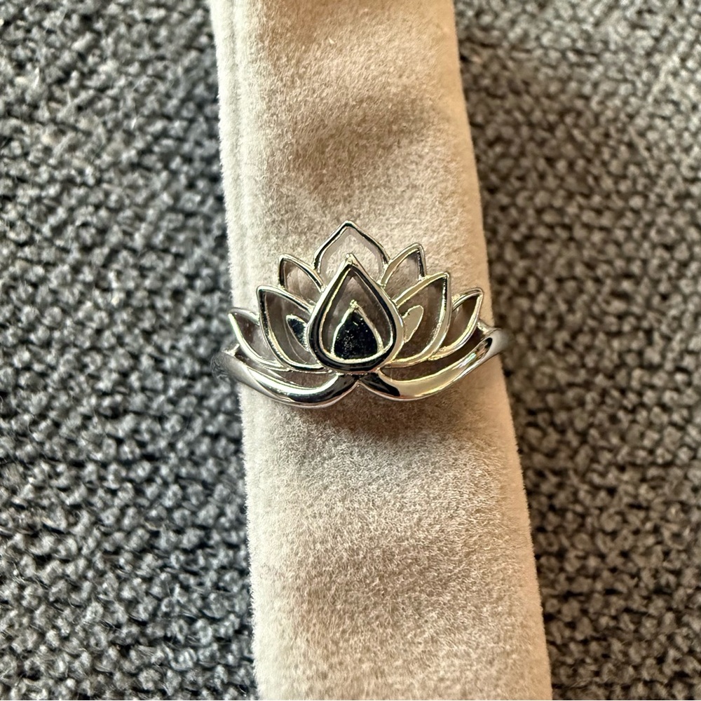 Elegant Silver Lotus Ring
